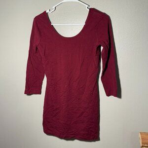 decree maroon fitted top - 3/4 sleeve